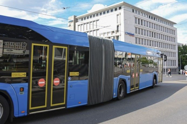 Bus mit Faltbalg