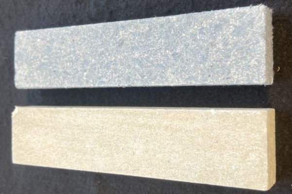 Gipsfaserplatten: oben aus recycelten Alttextilien - unten mit Zellulose